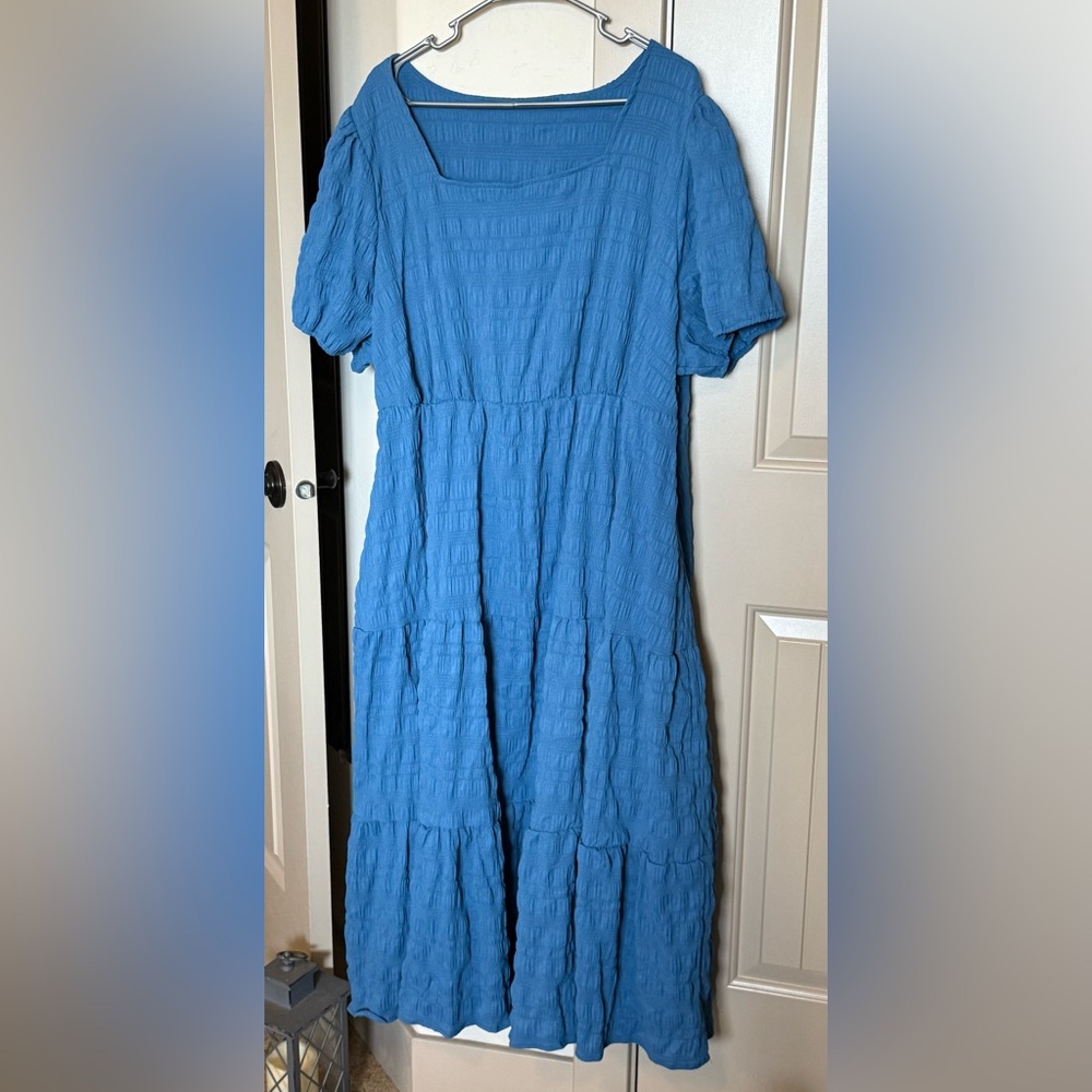 Pretty Blue Women's Dress, Brand New, Flattering Fit, Size 4X, Has Stretch